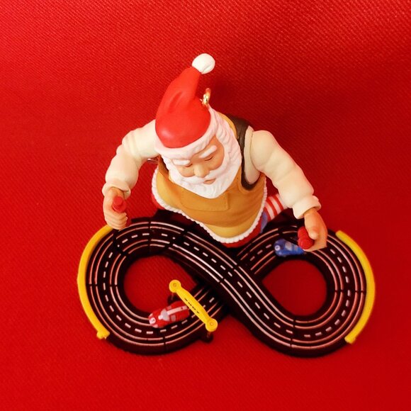 Hallmark Toymaker Santa Christmas Ornament 2007 - Picture 5 of 10